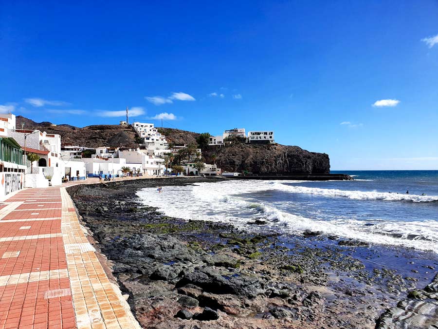 Fuerteventura wo übernachten - Fuerteventura Hotels abseits vom Massentourismus: Idyllischer Küstenort mit weissen Häusern