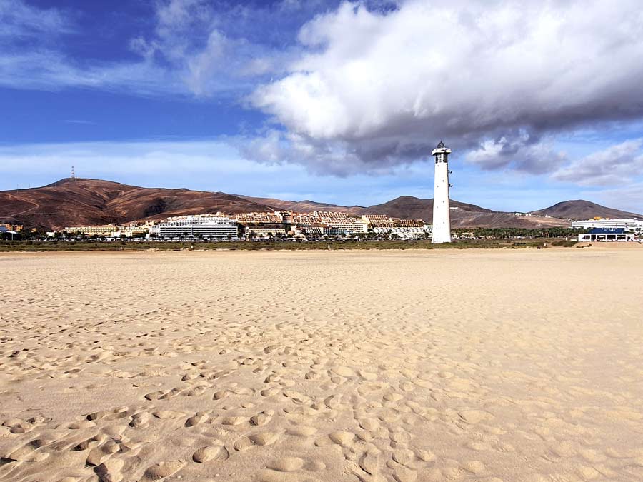 Fuerteventura wo übernachten - Fuerteventura Tipps Unterkunft: Überbaute Küste hinter dem Leuchtturm von Morro Jable