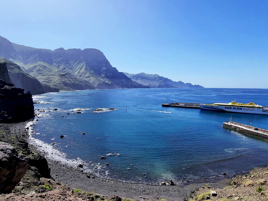 Gran Canaria wo übernachten - Gran Canaria Hotels in Agaete: Ausblick auf den Hafen und die Steilklippen