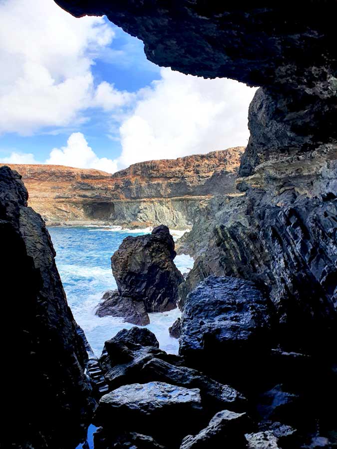 Fuerteventura Aktivitäten und Sehenswürdigkeiten - was tun auf Fuerteventura: Abenteuerlicher Eingang zu den Höhlen von Ajuy