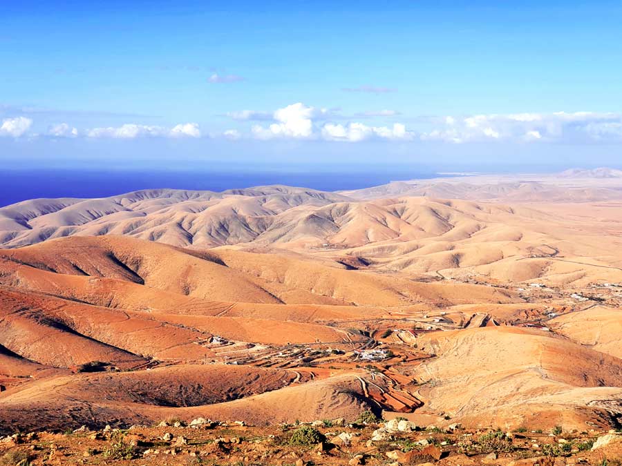 Fuerteventura Aktivitäten - was tun auf Fuerteventura: Traumhafter Ausblick auf den Naturpark Betancuria im Zentrum von Fuerteventura