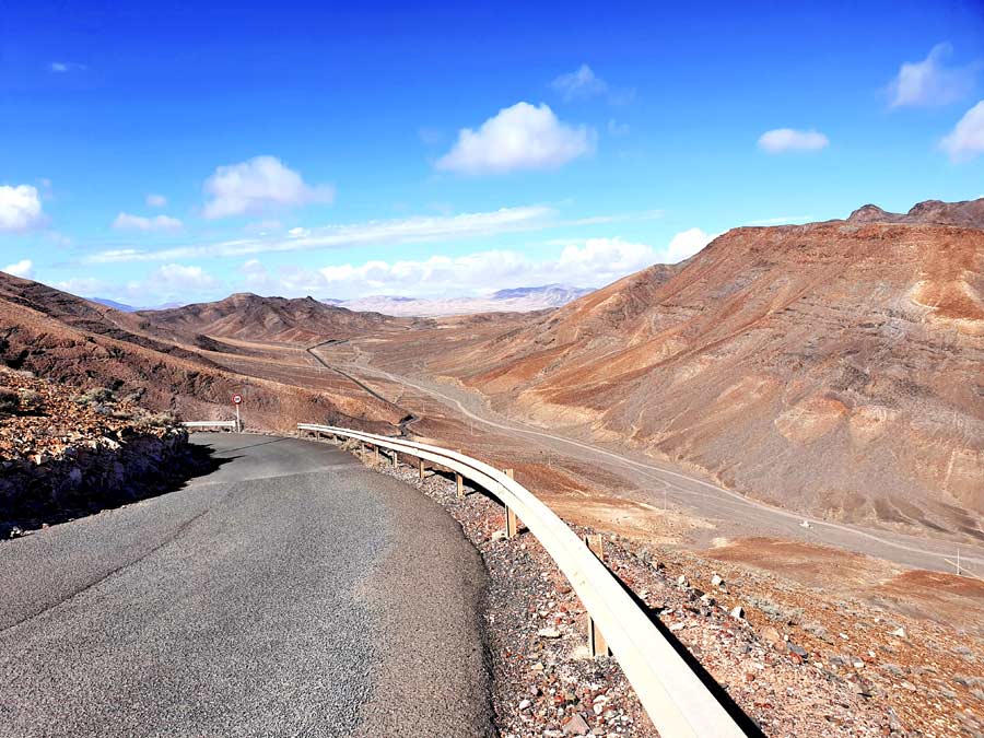 Fuerteventura Aussichtspunkte: Schmale Zufahrtsstrasse zum Aussichtspunkt beim Leuchtturm Faro de Entallada