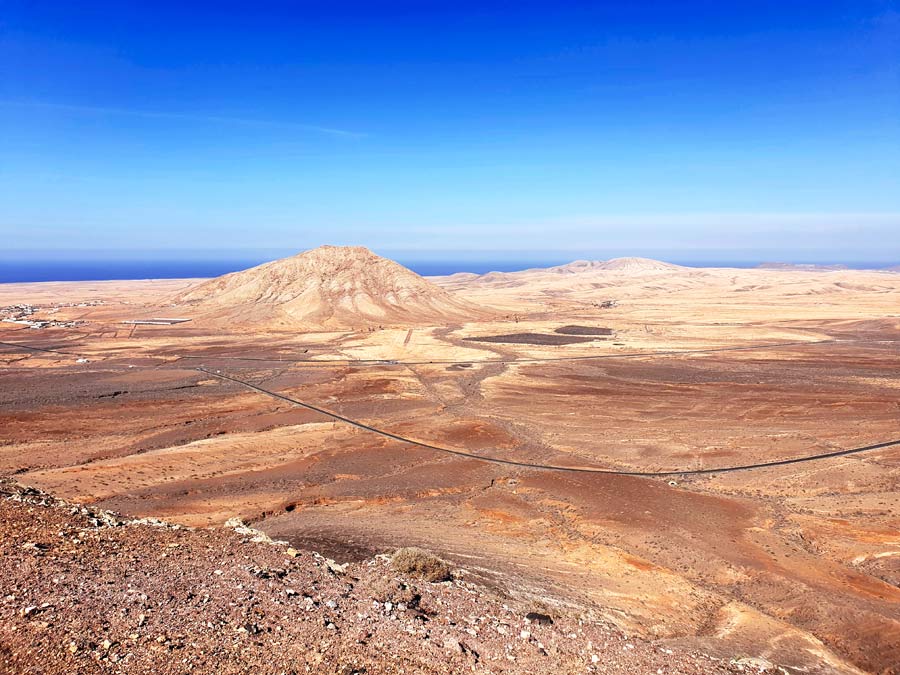 Fuerteventura Aussichtspunkte: Mirador de Vallebron mit Ausblick auf den heiligen Berg Montaña de Tindaya