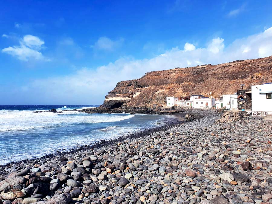 Schönste Orte Fuerteventura abseits des Massentourismus: Steiniger Strand in Los Molinos im Winter